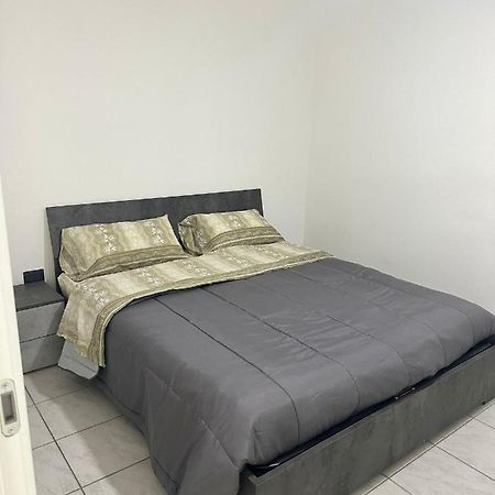 Home Center Acquisto Катания Екстериор снимка