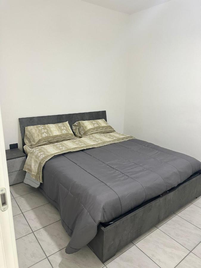 Home Center Acquisto Катания Екстериор снимка